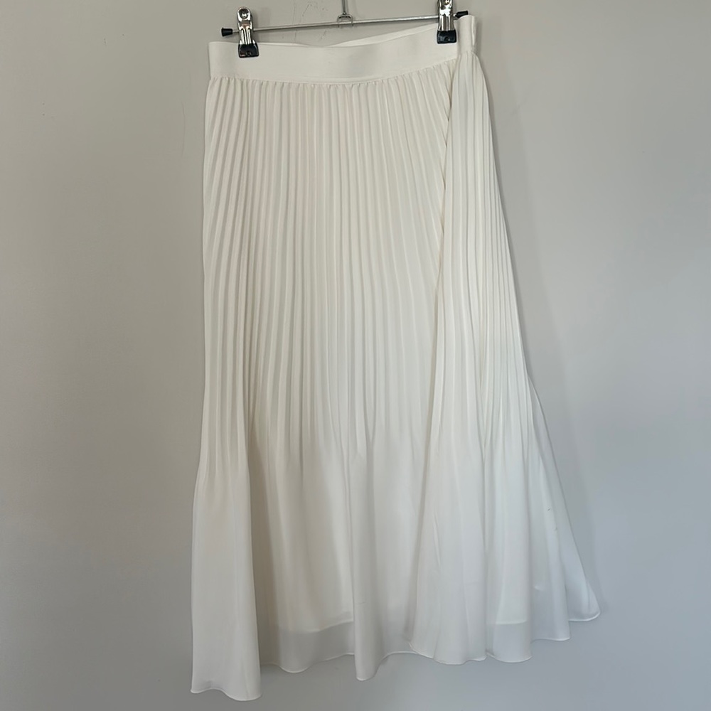 Jcrew Factory Elastic waist pleated skirt WHITE size 2
